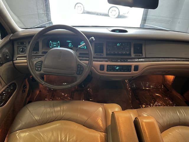 Used 1997 Lincoln Town Car Signature RWD image 12