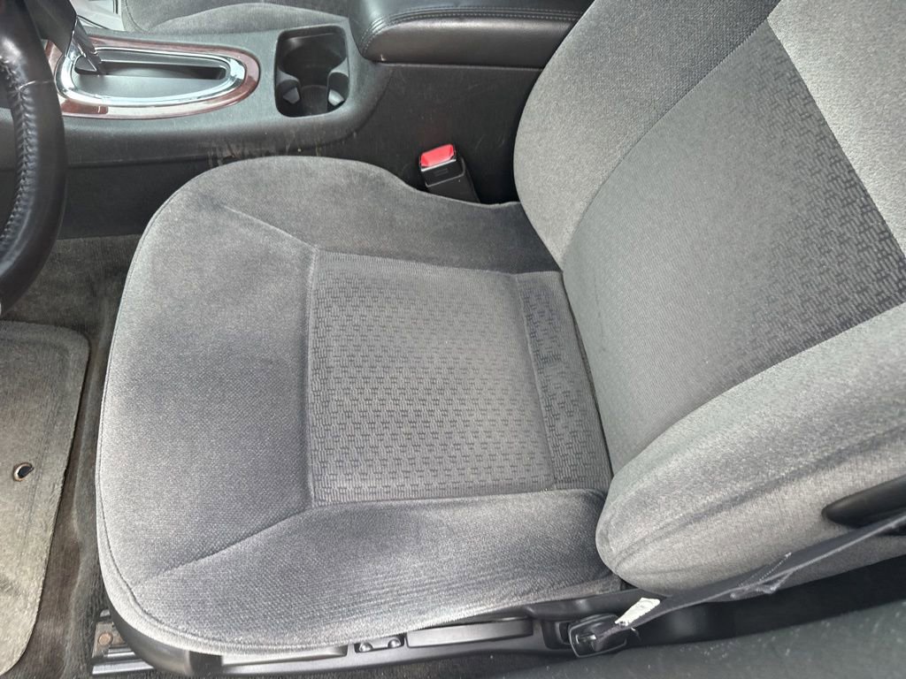 Used 2011 Chevrolet Impala LT FWD image 4