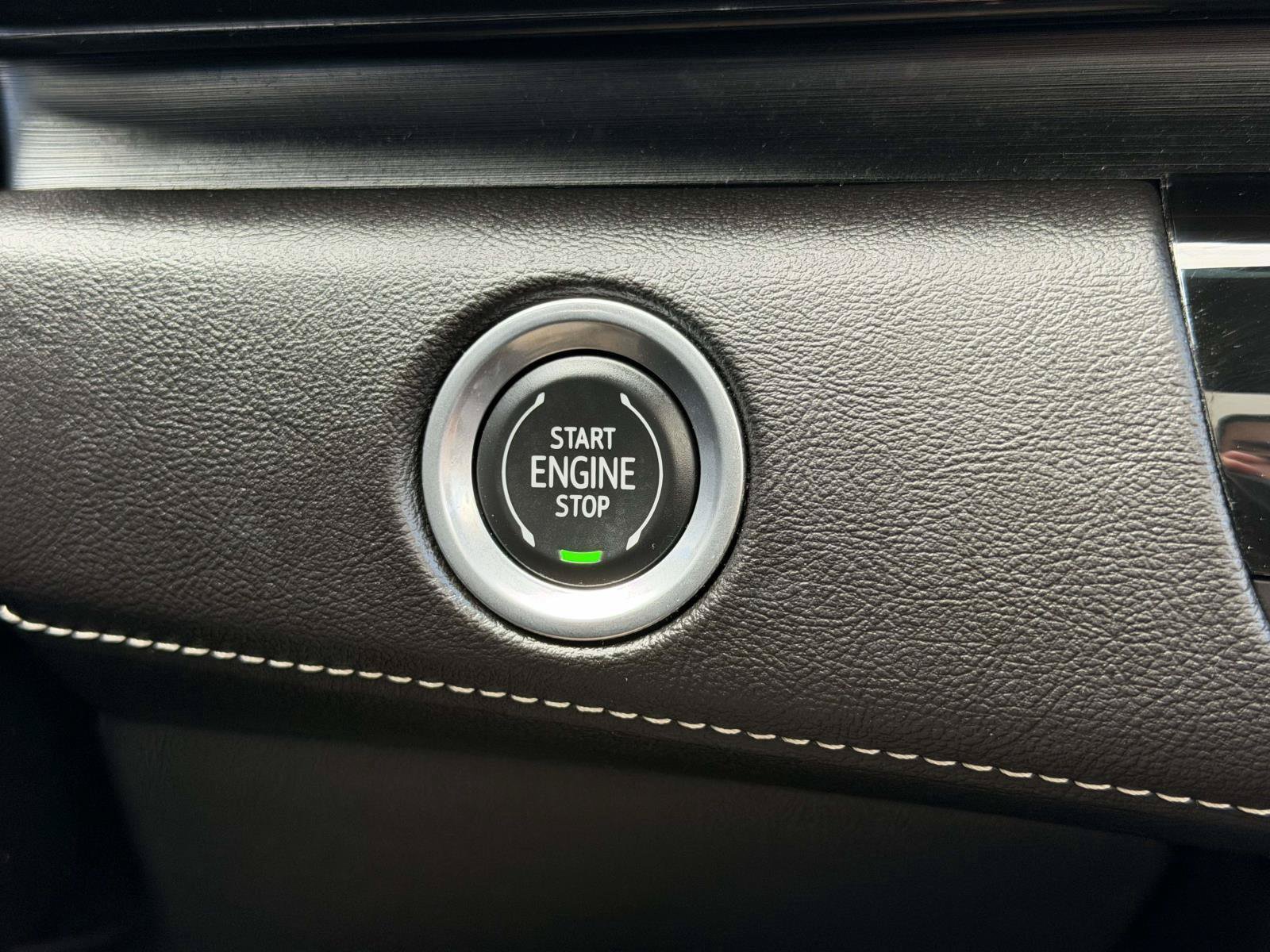 Used 2021 Cadillac Escalade Premium Luxury AWD/4WD image 23