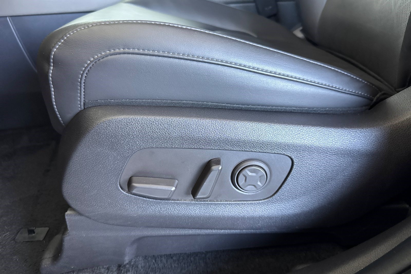 Used 2026 Kia Carnival FWD image 15