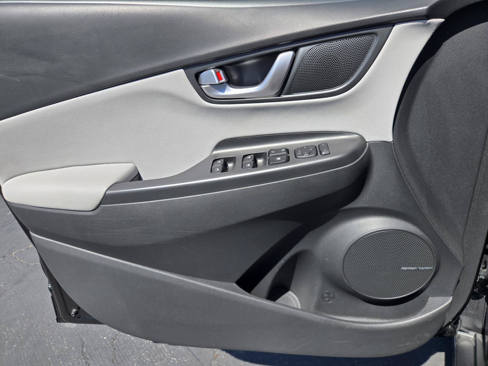 Used 2022 Hyundai Kona Limited FWD image 19