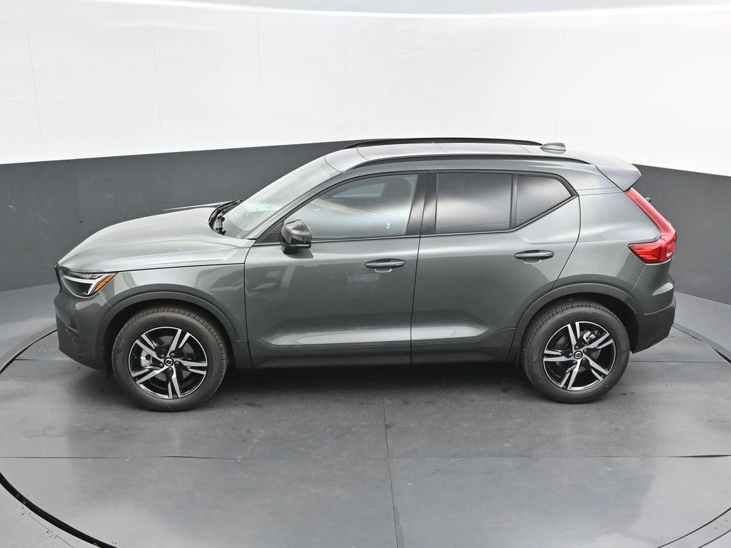 New 2026 Volvo XC40 B4 Core w/ Protection Package Premier FWD image 24