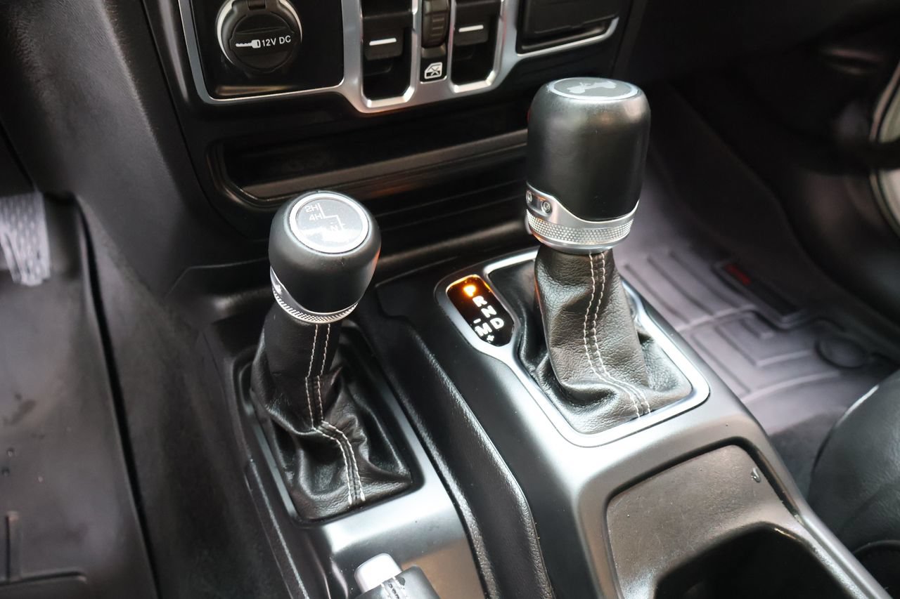 Used 2021 Jeep Wrangler Unlimited Sahara AWD/4WD image 26