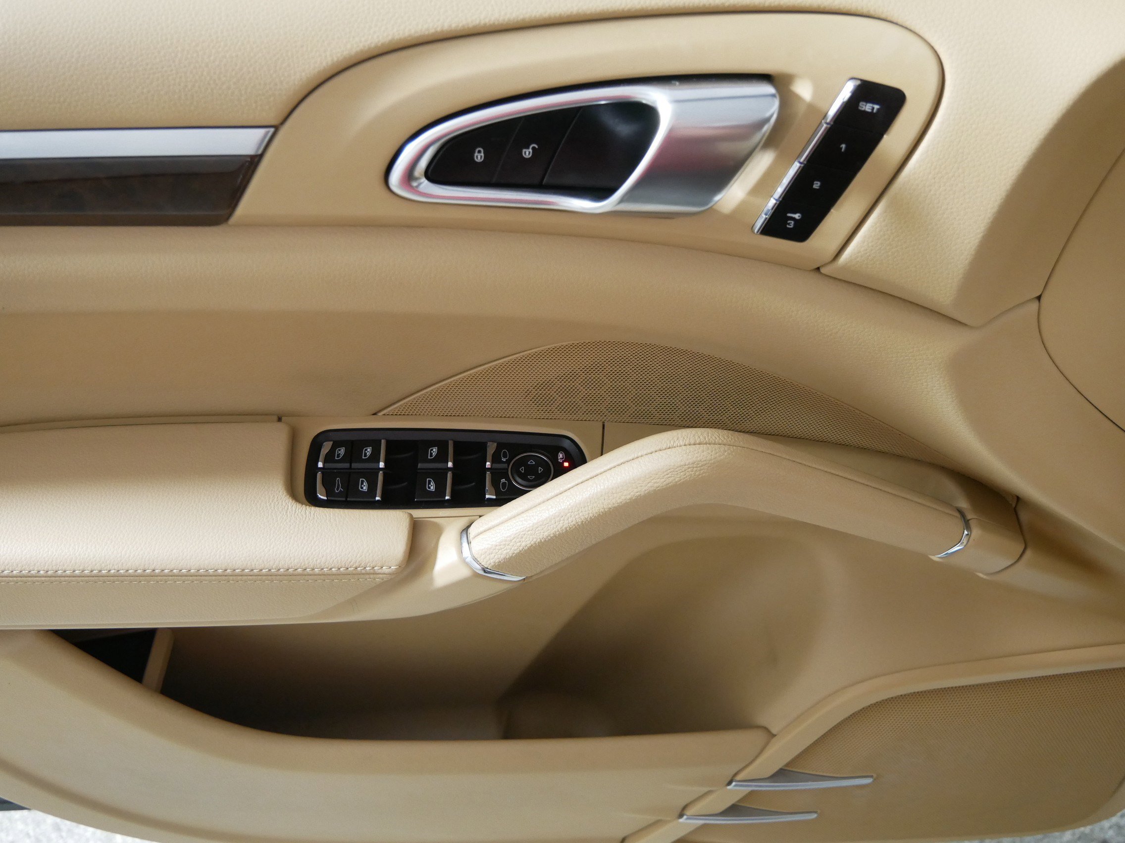 Used 2014 Porsche Cayenne AWD/4WD image 19