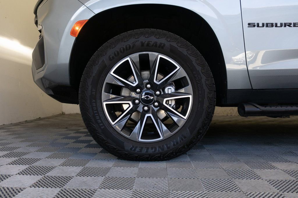 Used 2024 Chevrolet Suburban Z71 w/ Luxury Package image 9