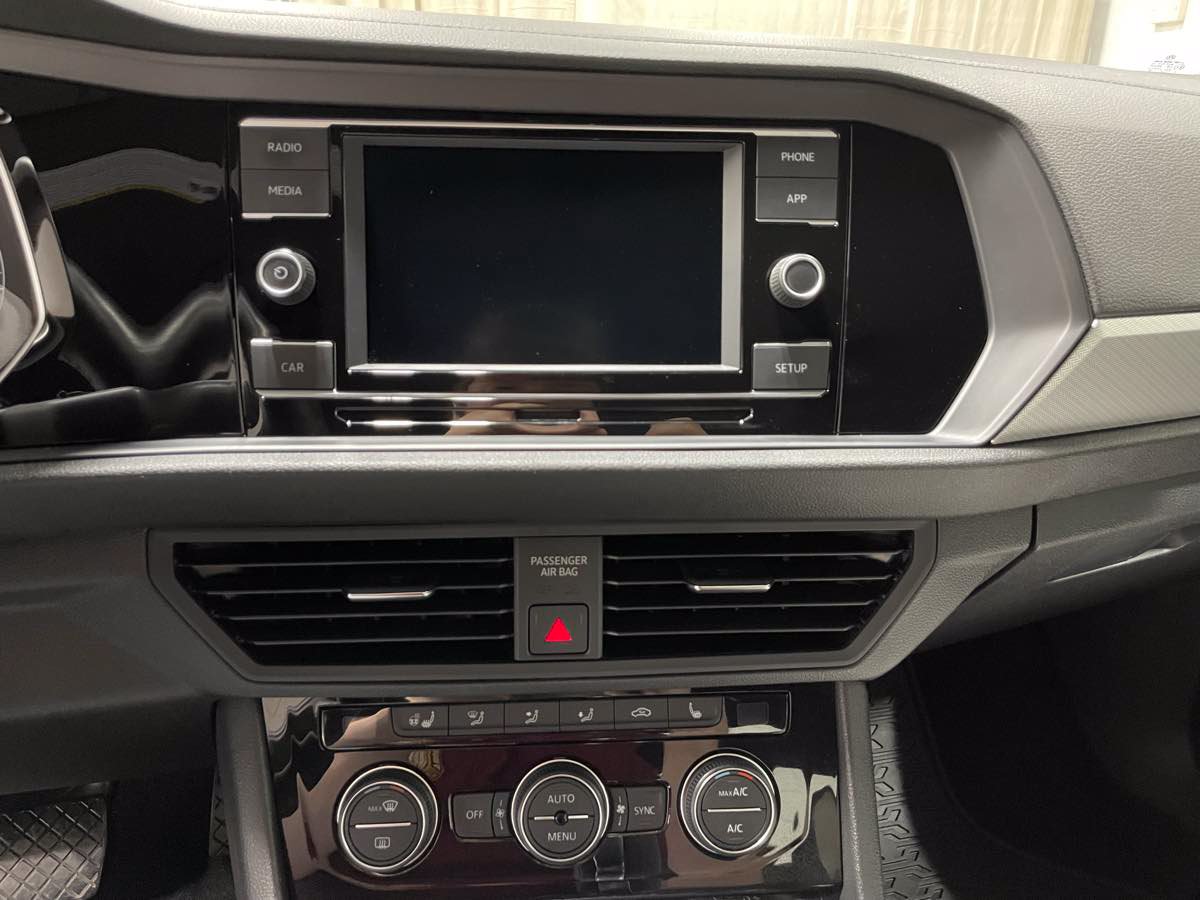 Used 2019 Volkswagen Jetta R-Line FWD image 11