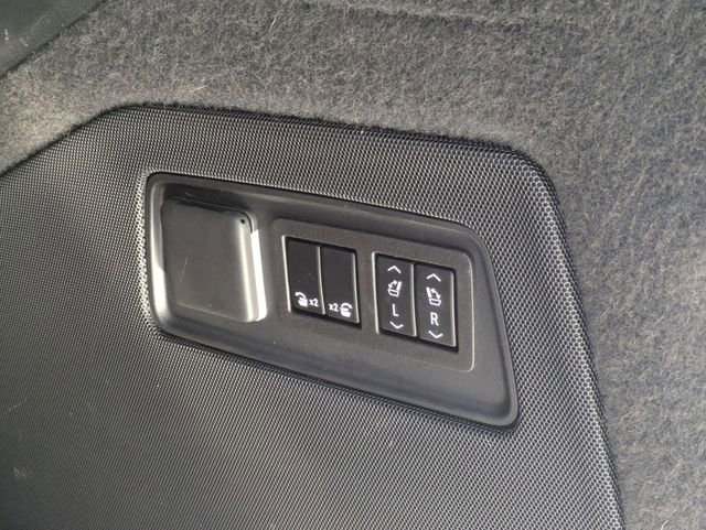 Certified 2023 Cadillac Escalade Premium Luxury Platinum w/ LPO, Radiant Package AWD/4WD image 35
