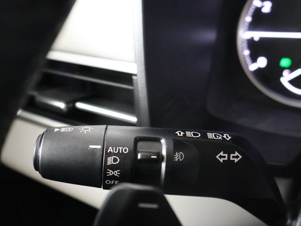 Used 2025 Mitsubishi Outlander SE image 41