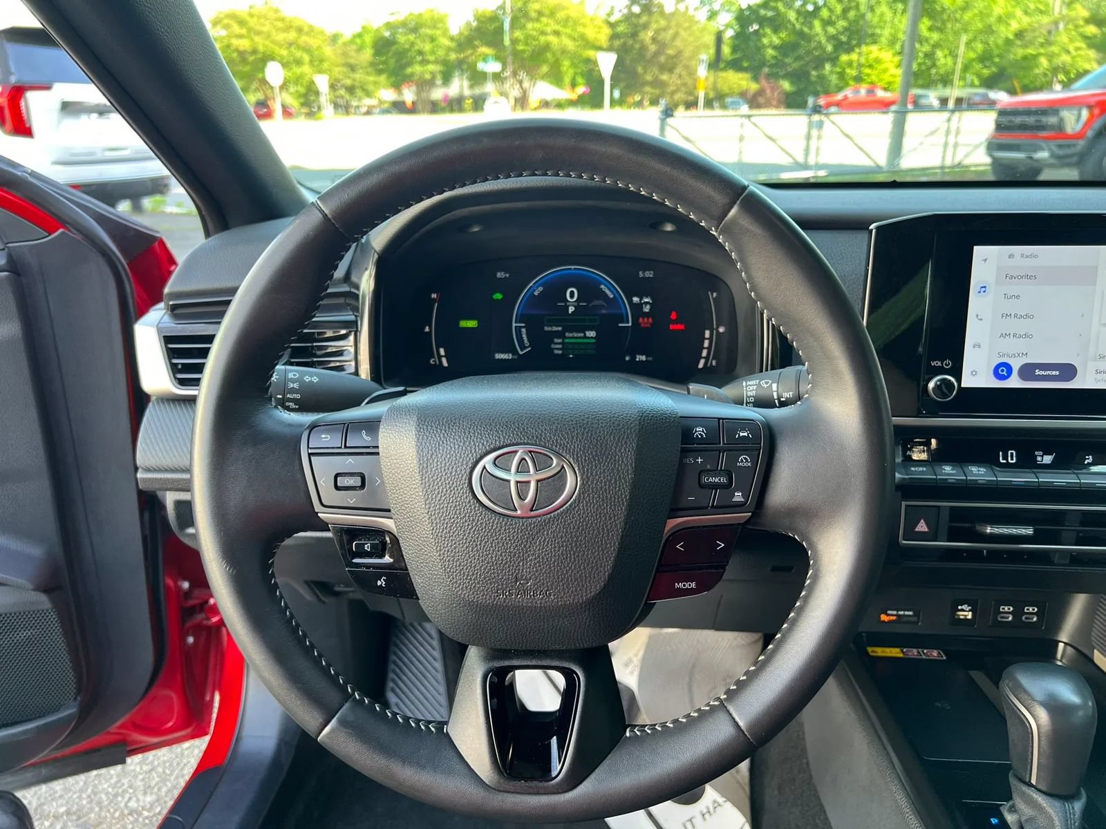 Used 2025 Toyota Camry SE FWD image 15