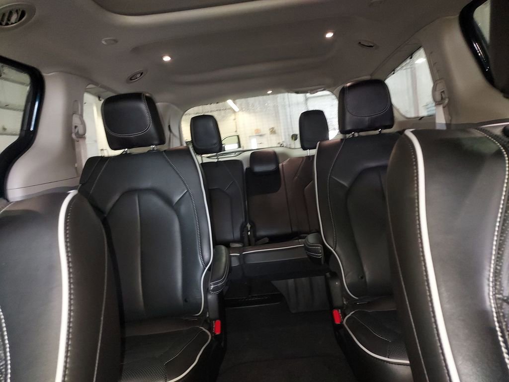 Used 2022 Chrysler Pacifica Limited image 13