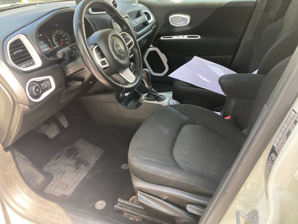 Used 2016 Jeep Renegade Latitude AWD/4WD image 12
