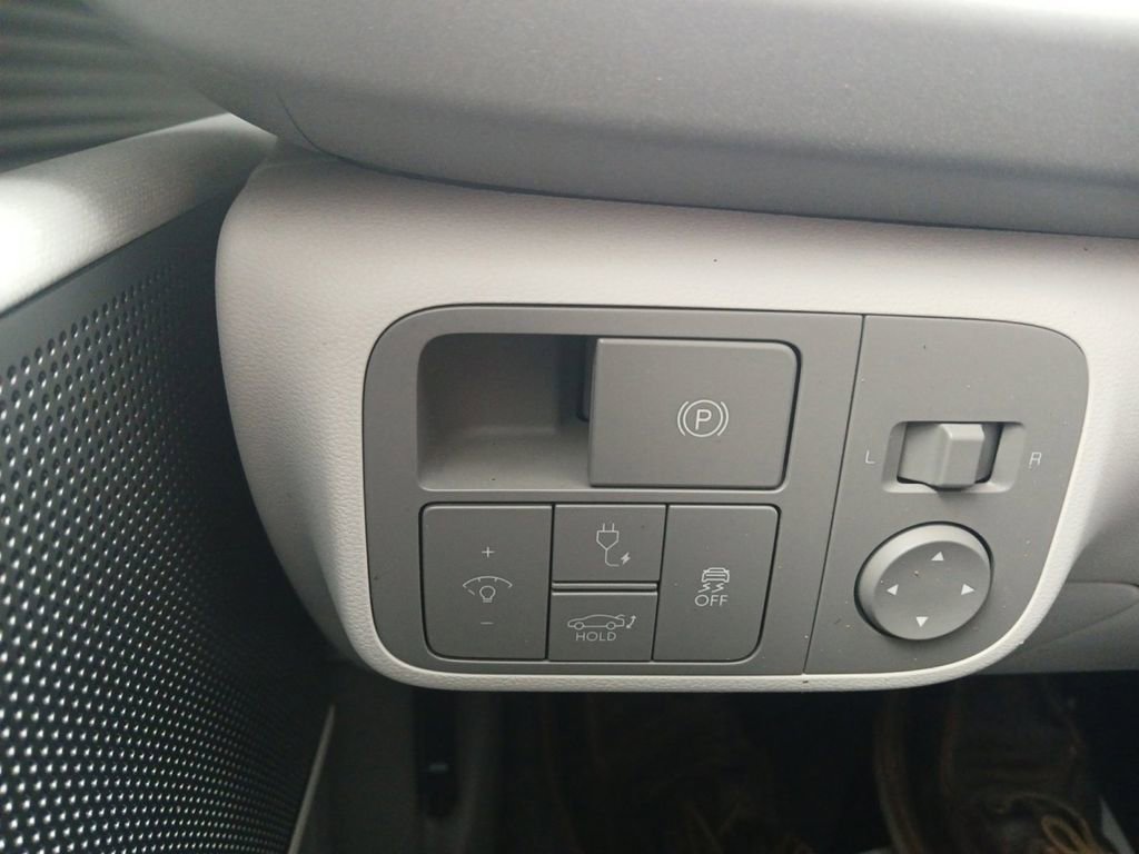 Used 2025 Hyundai Ioniq 6 SEL image 31