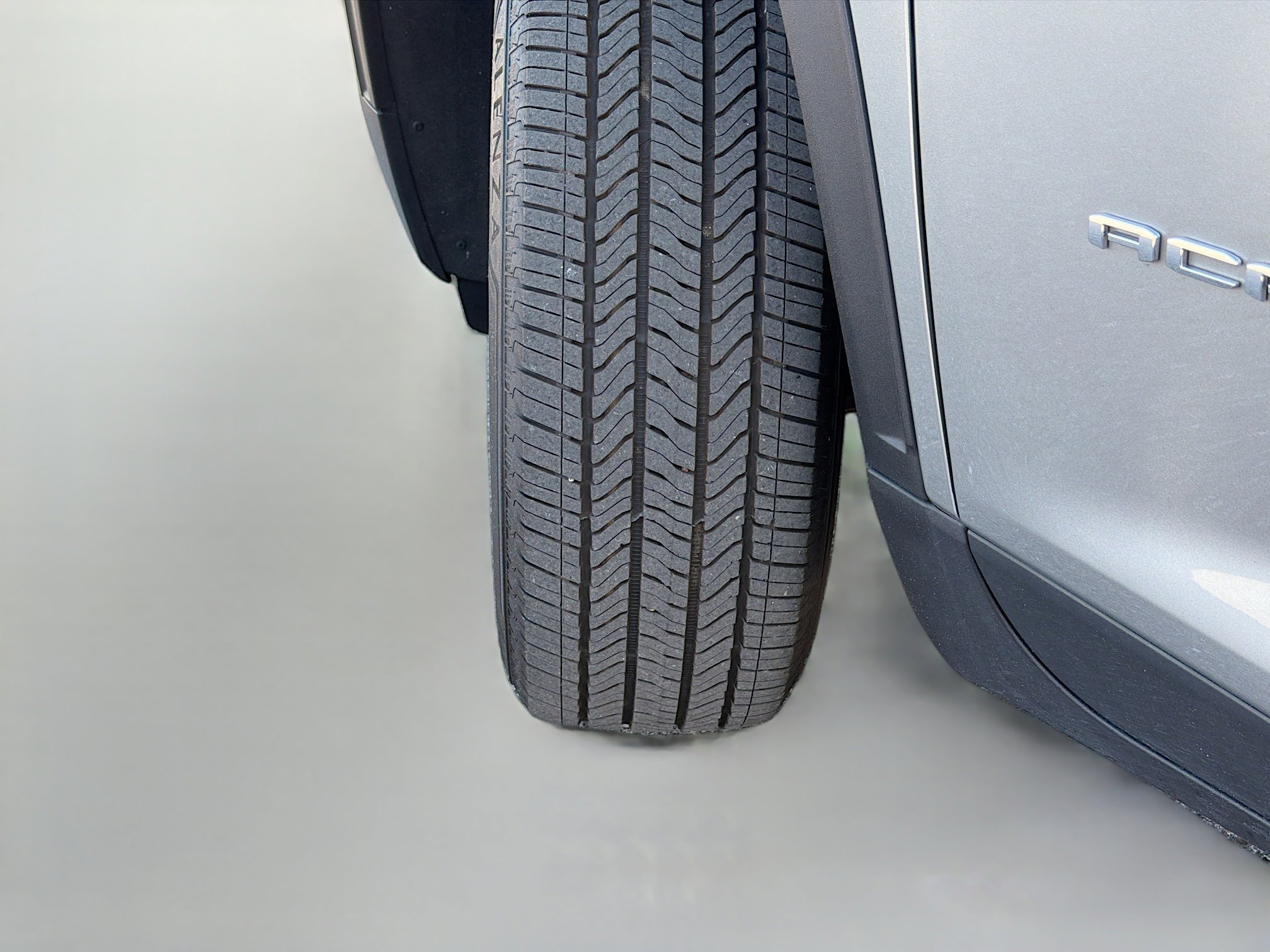 Used 2025 GMC Acadia Elevation FWD image 44