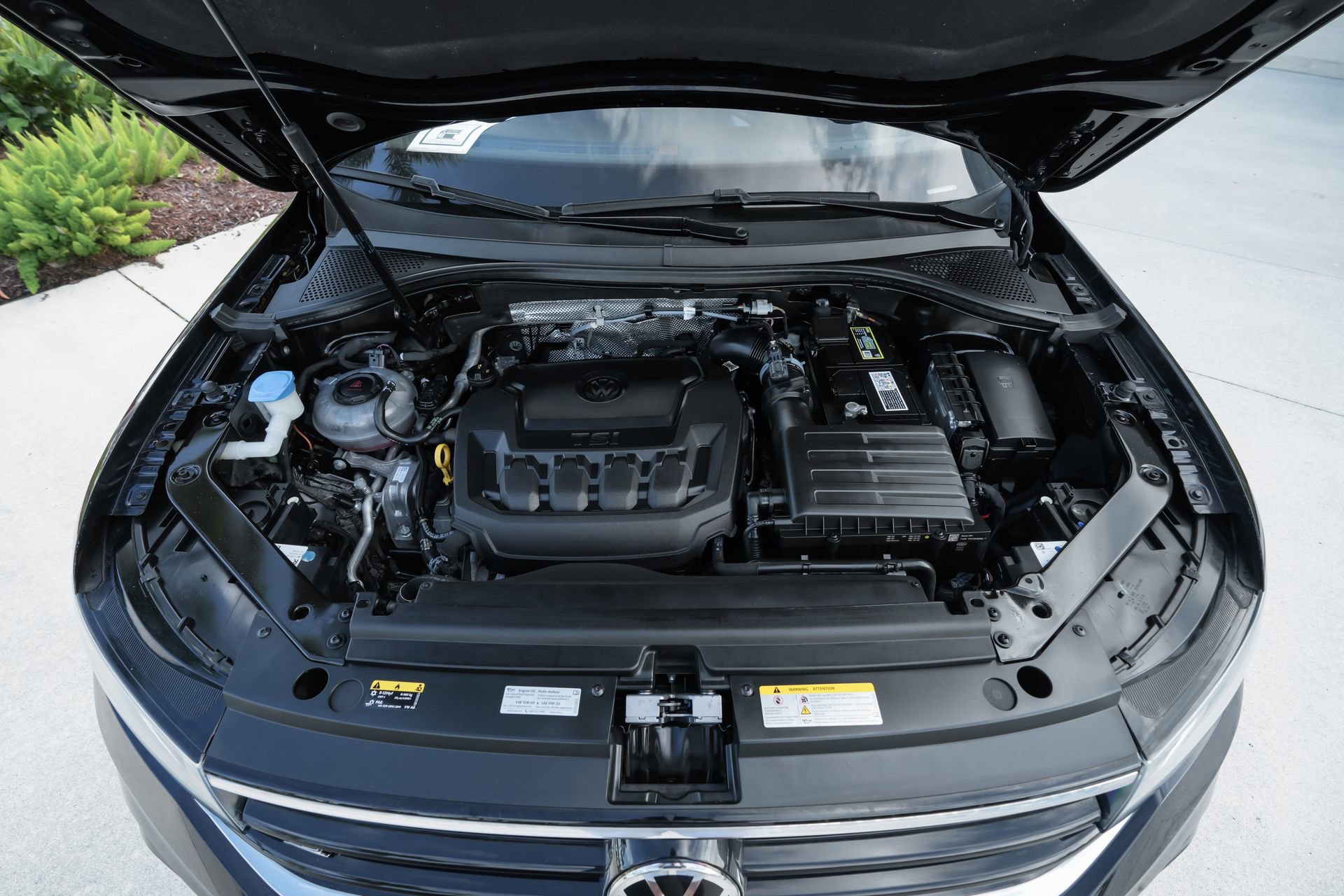 Used 2022 Volkswagen Tiguan SE R-Line image 42