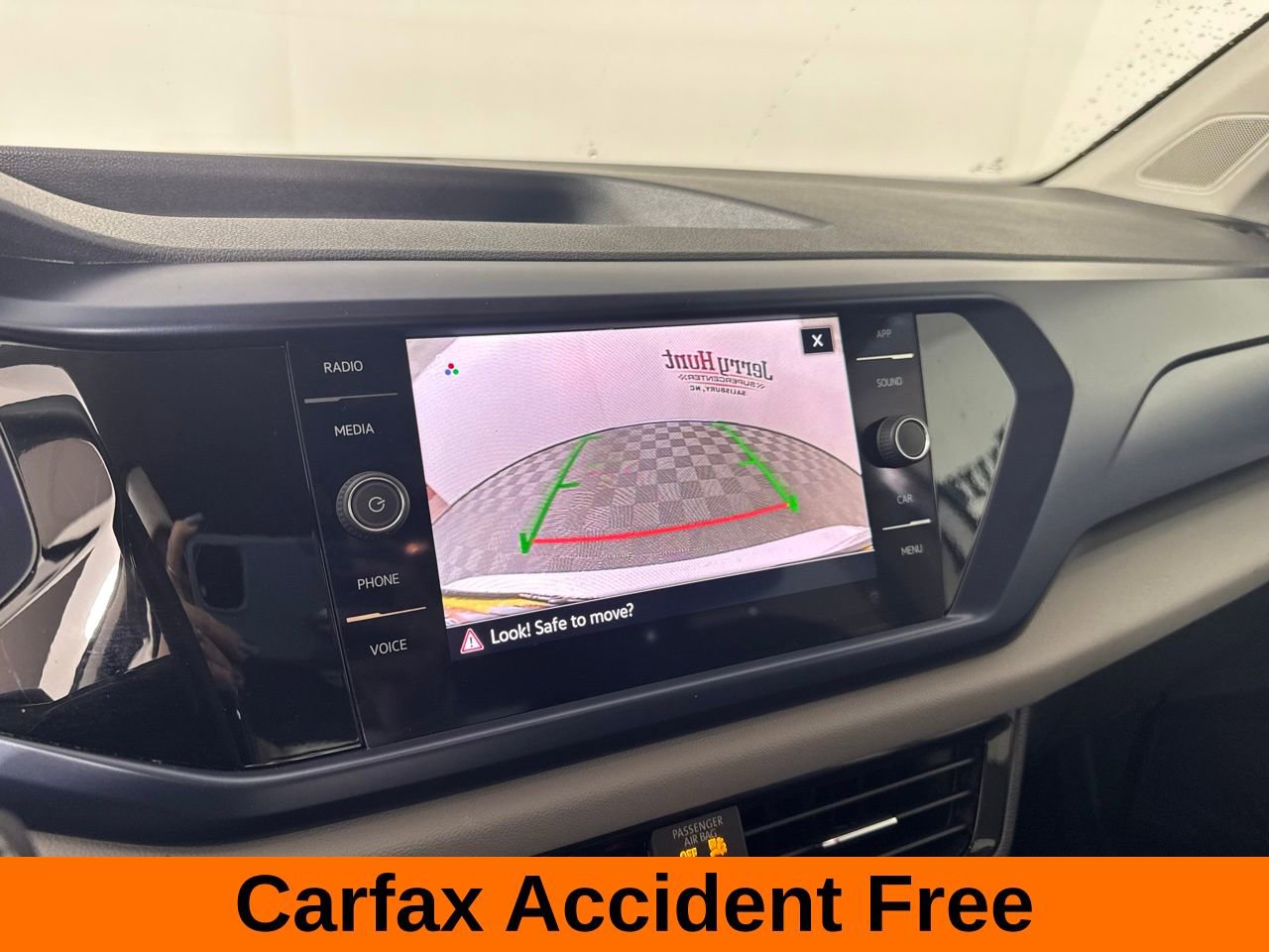 Used 2023 Volkswagen Taos SE image 3