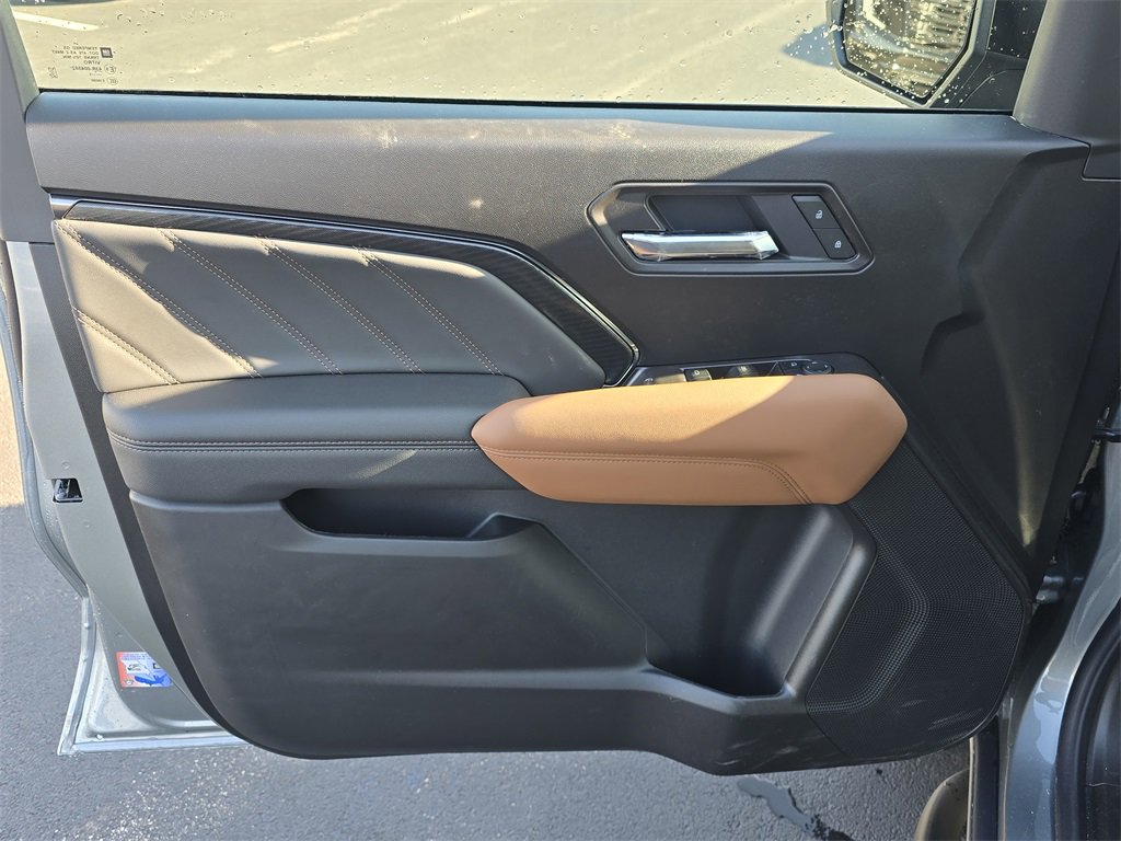 New 2025 GMC Canyon AT4 w/ Nightfall Edition image 11