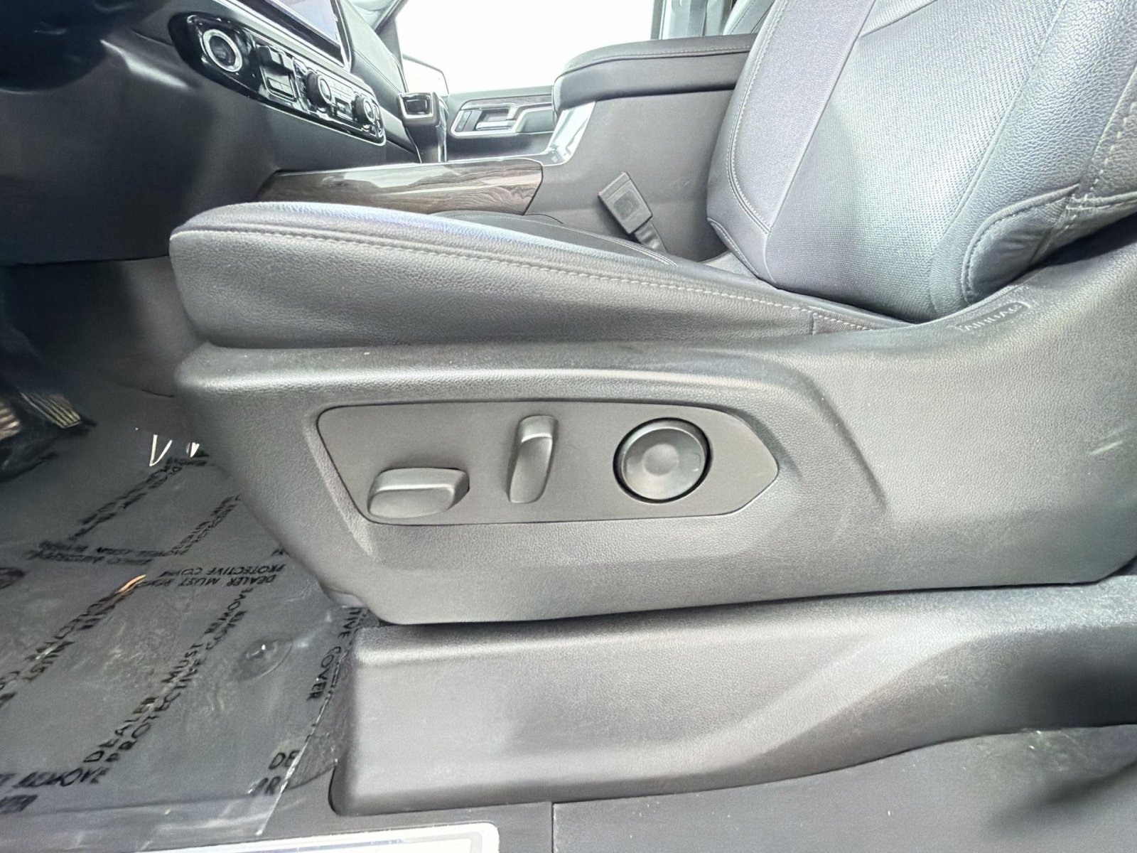 Used 2022 Chevrolet Silverado 1500 LTZ w/ LTZ Convenience Package II AWD/4WD image 14