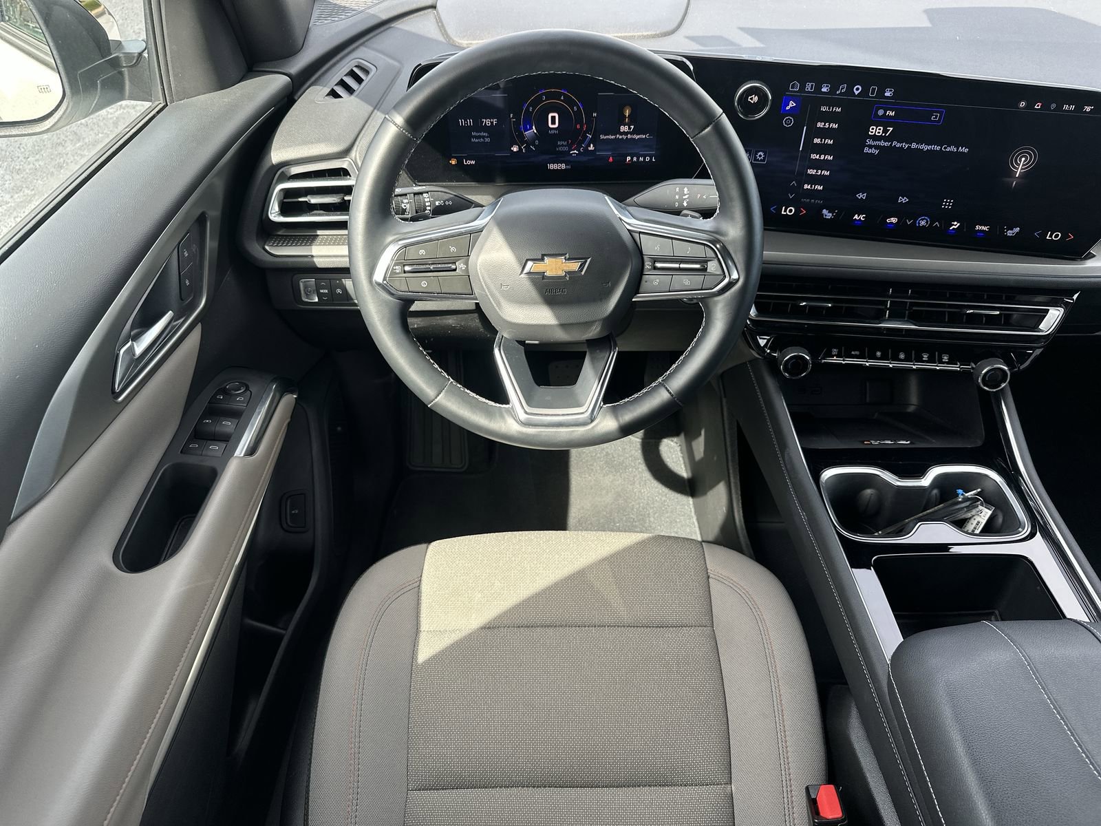 Used 2025 Chevrolet Traverse LT FWD image 17