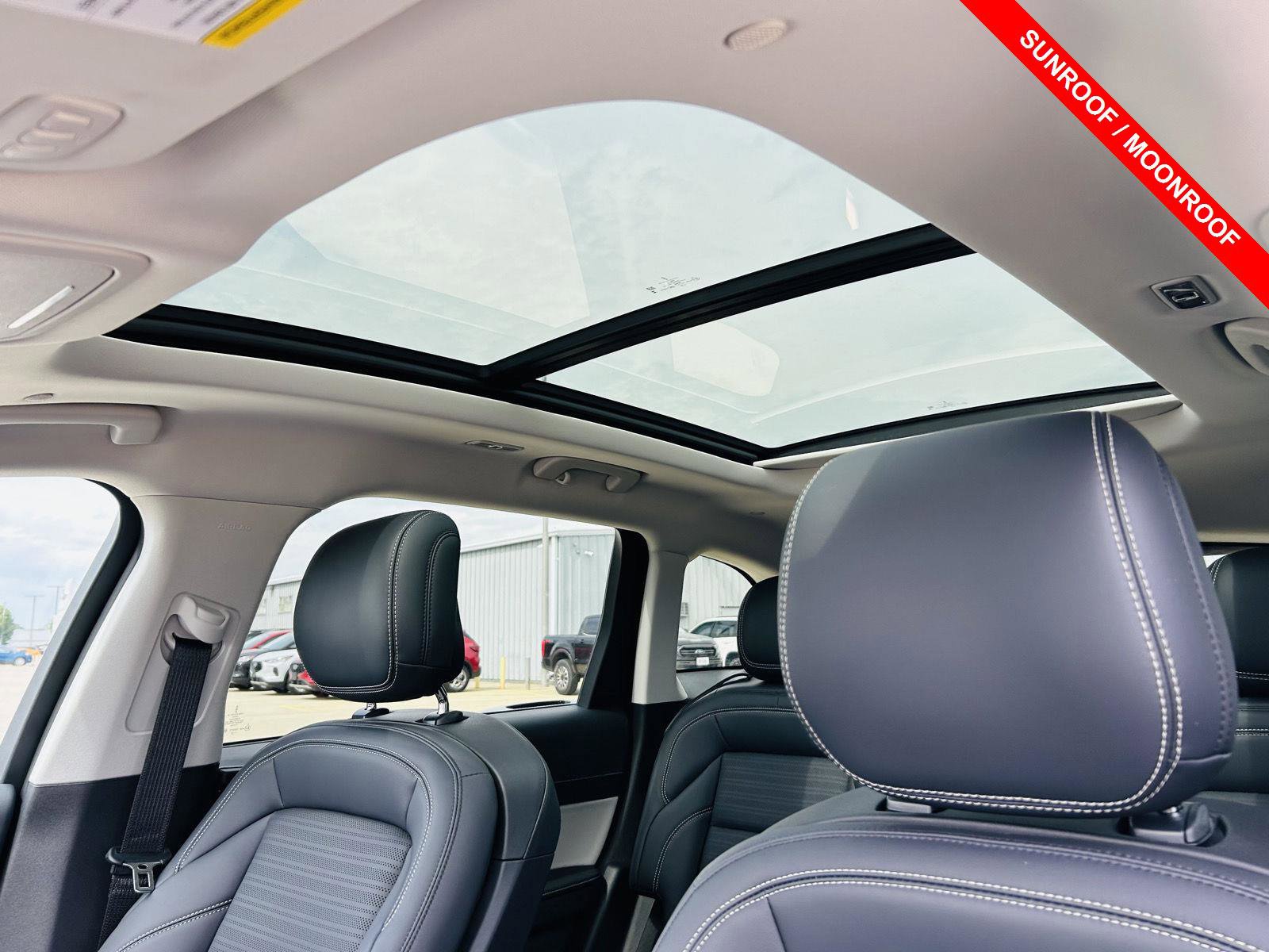 Used 2025 Lincoln Nautilus Reserve AWD/4WD image 4