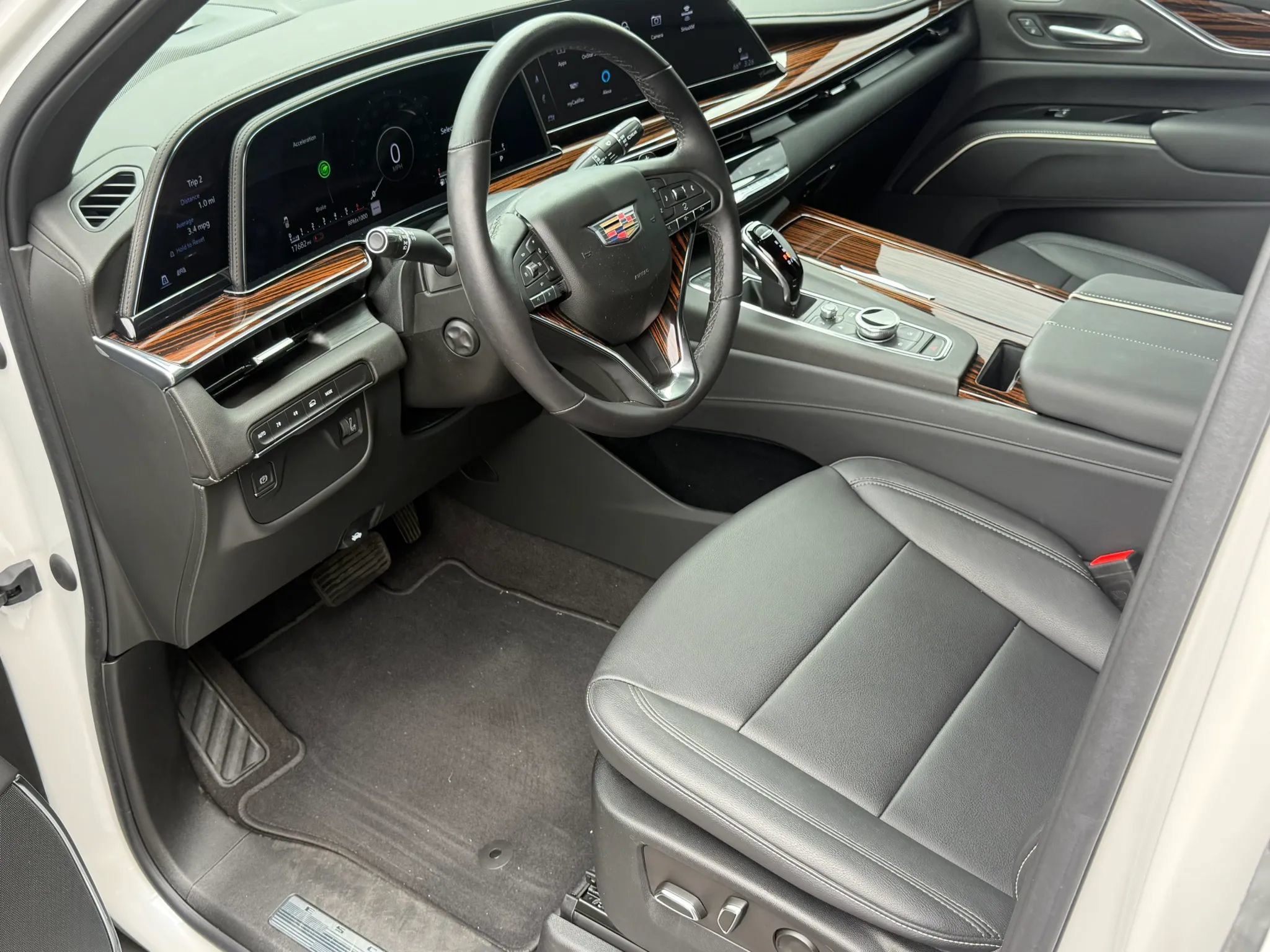 Used 2022 Cadillac Escalade ESV Luxury AWD/4WD image 12