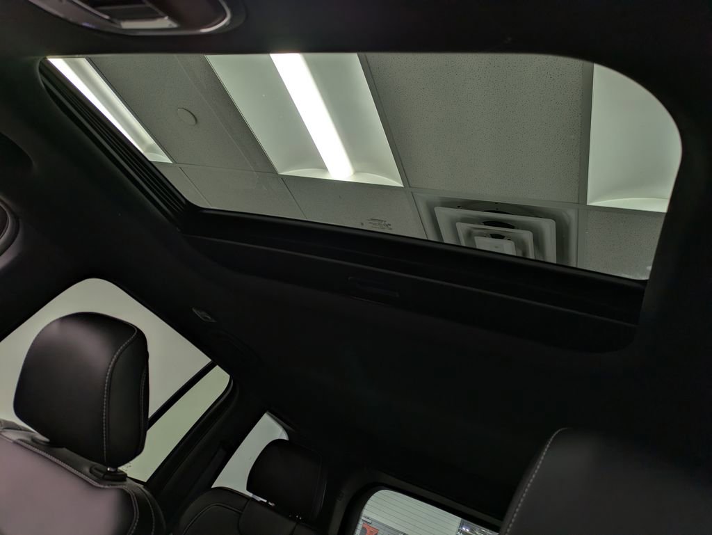 Used 2025 Jeep Grand Cherokee Altitude image 21