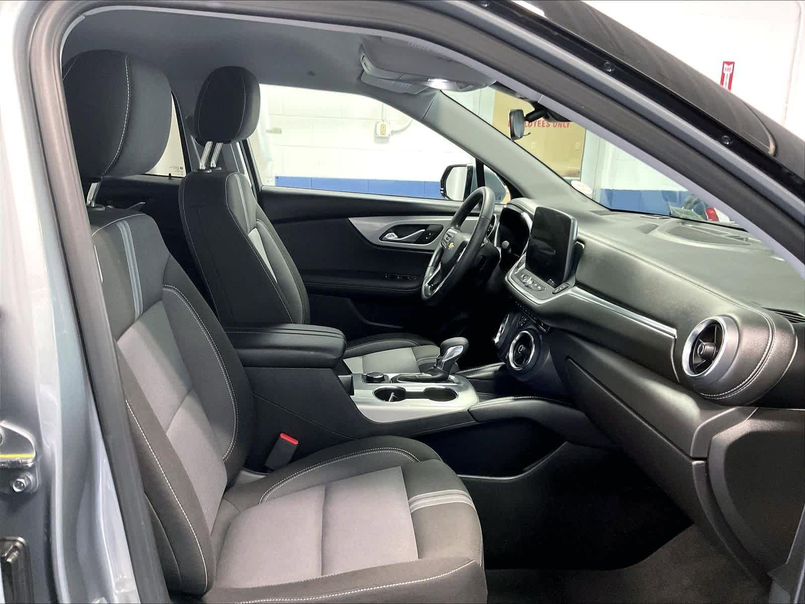 Used 2025 Chevrolet Blazer LT AWD/4WD image 11