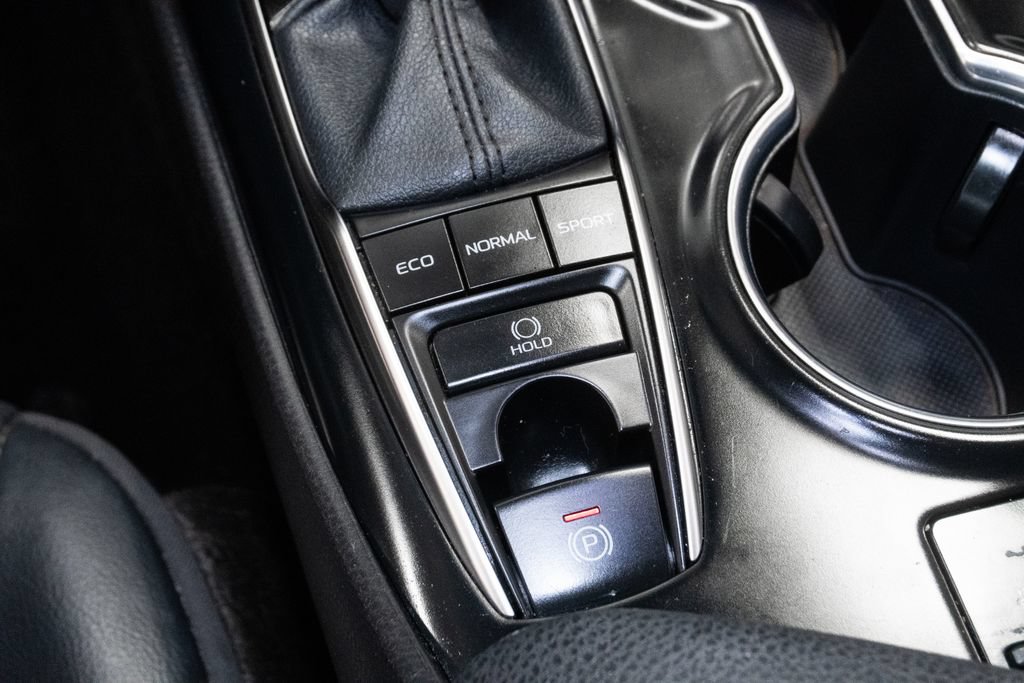 Used 2020 Toyota Camry XSE FWD image 25