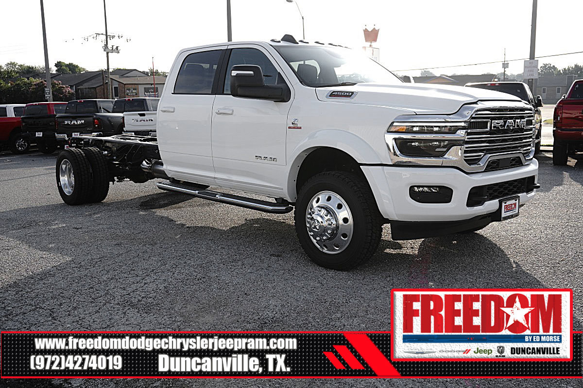 New 2026 RAM 4500 4x4 Crew Cab DRW w/ Laramie Trim Package image 7
