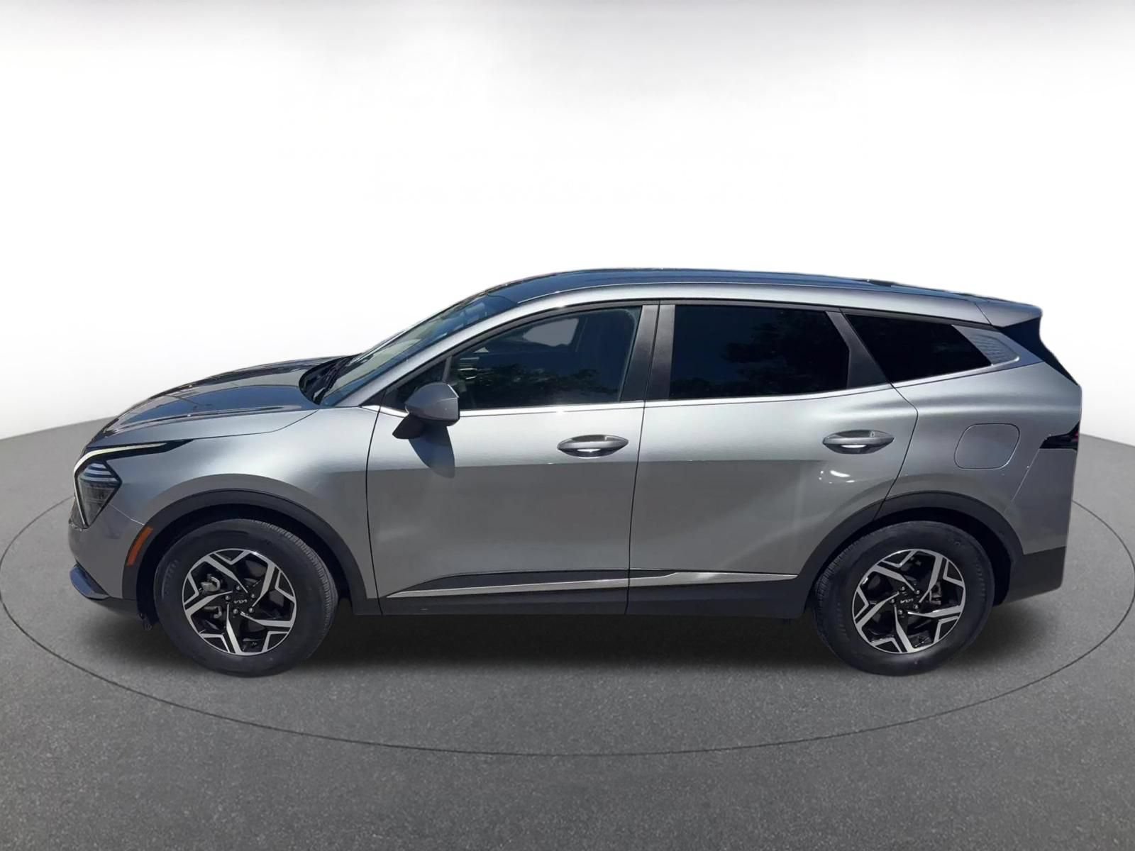 Used 2025 Kia Sportage LX FWD image 9