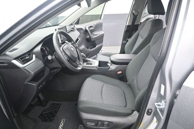 Used 2025 Toyota RAV4 XLE FWD image 11