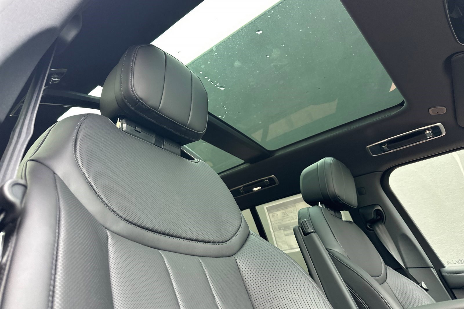 New 2026 Land Rover Range Rover SE image 24