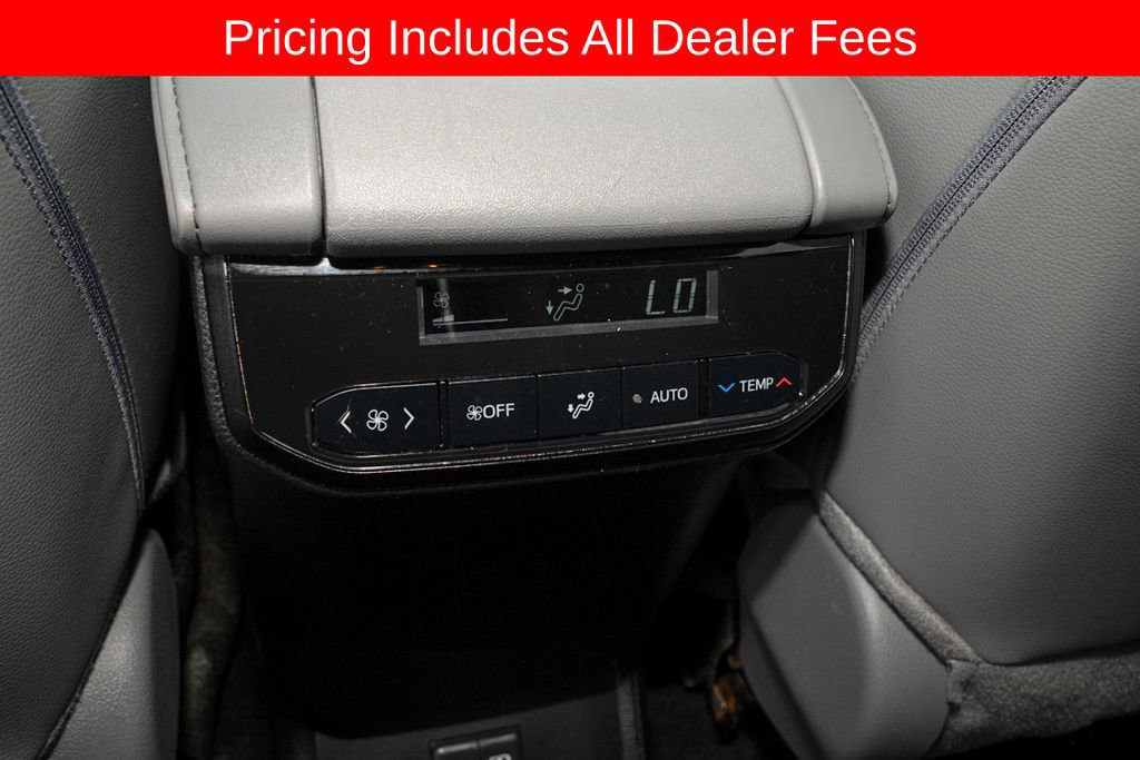 Used 2024 Toyota Highlander XLE AWD/4WD image 8