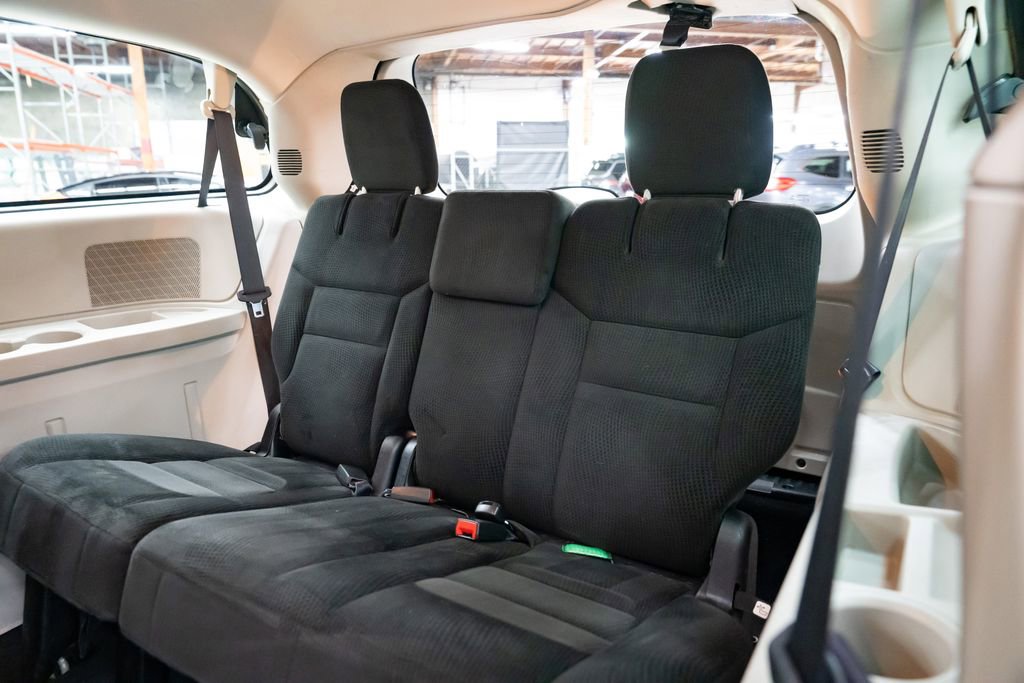 Used 2016 Dodge Grand Caravan American Value Package w/ UConnect Hands-Free Group FWD image 22