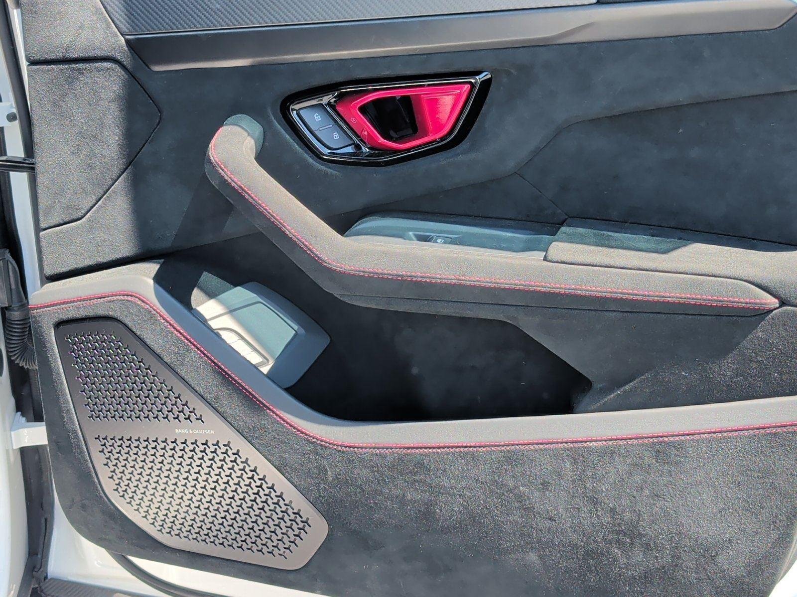 Used 2023 Lamborghini Urus Performante AWD/4WD image 39