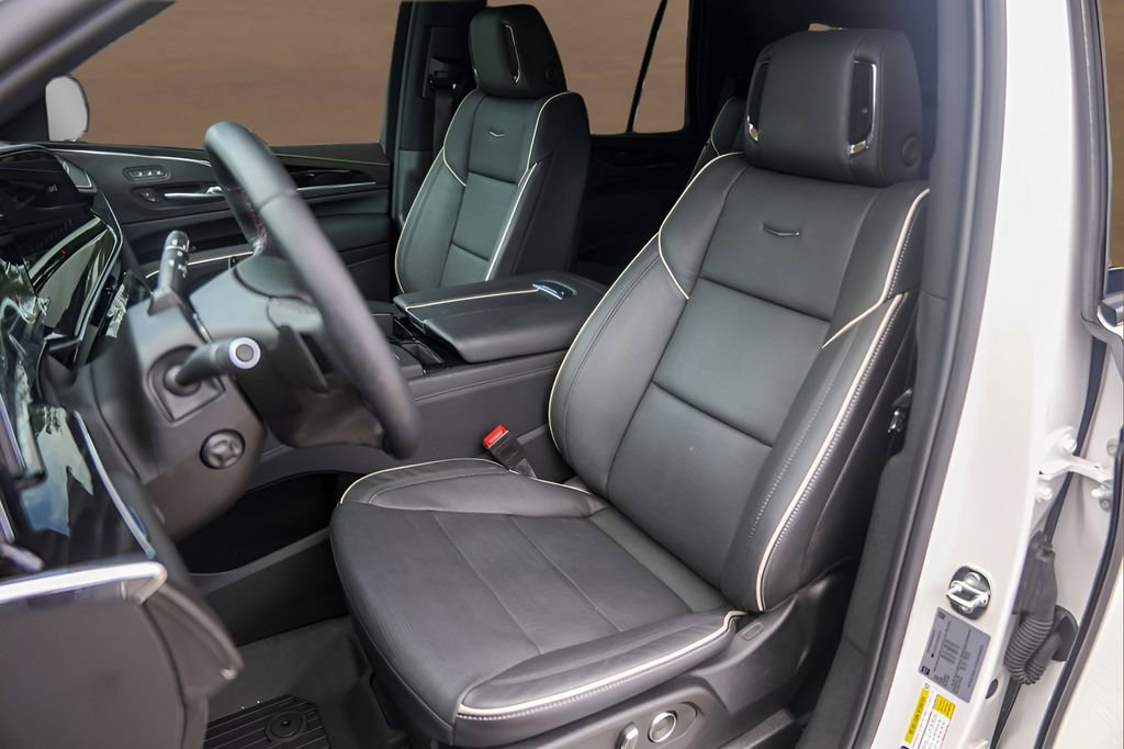 Used 2024 Cadillac Escalade Sport w/ Touring Package image 7