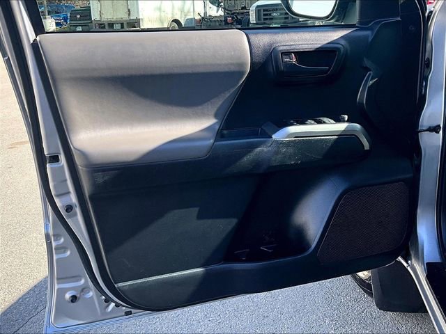 Used 2021 Toyota Tacoma SR5 AWD/4WD image 18