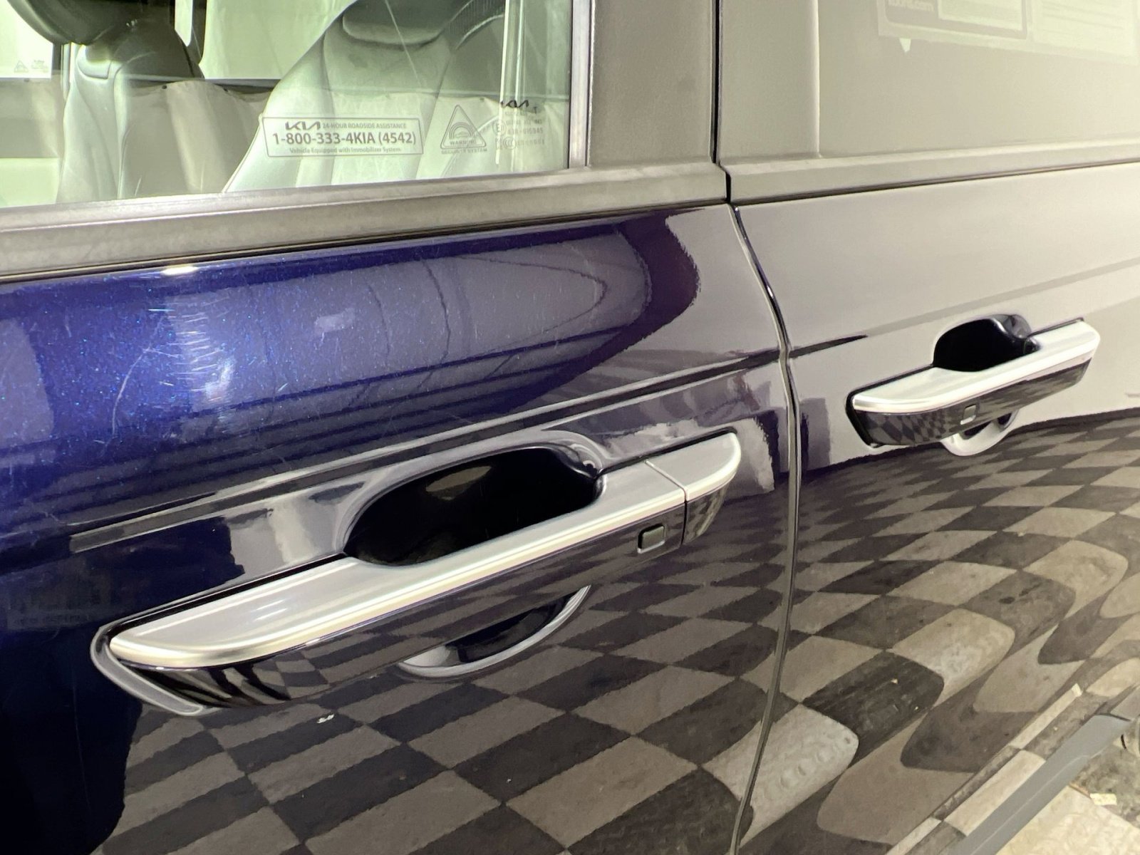 Used 2024 Kia Carnival LX image 15