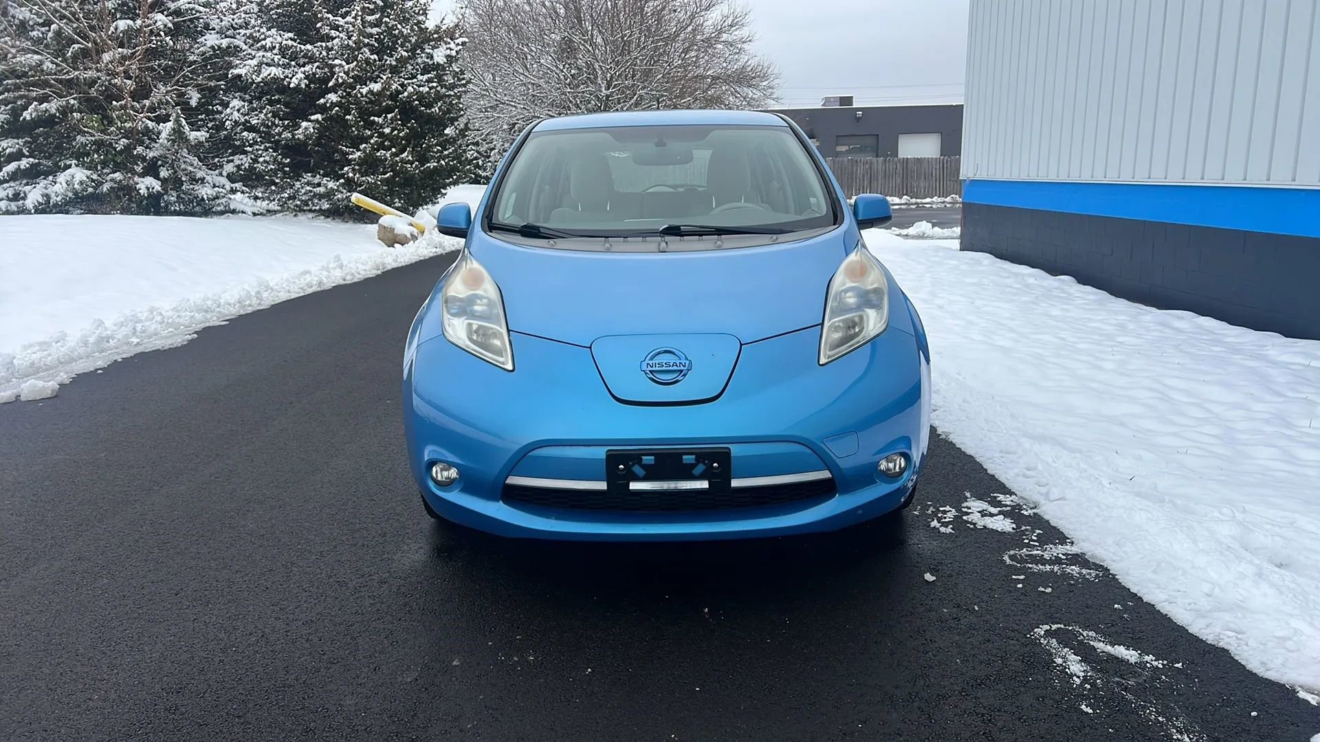 Used 2011 Nissan Leaf SL image 2