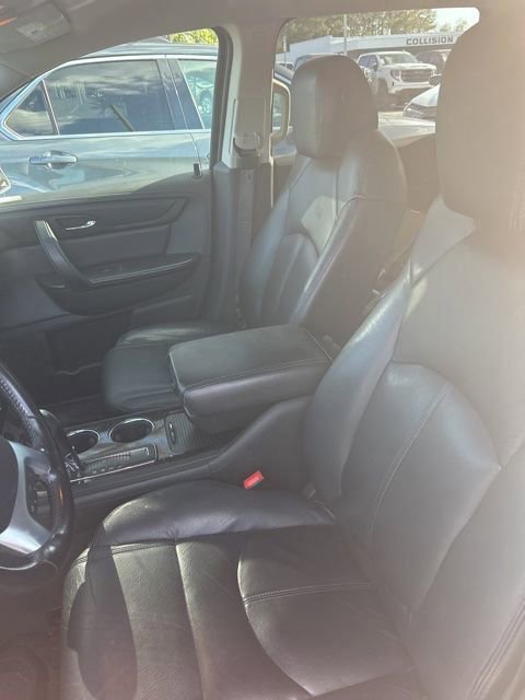 Used 2017 Chevrolet Traverse LT image 2