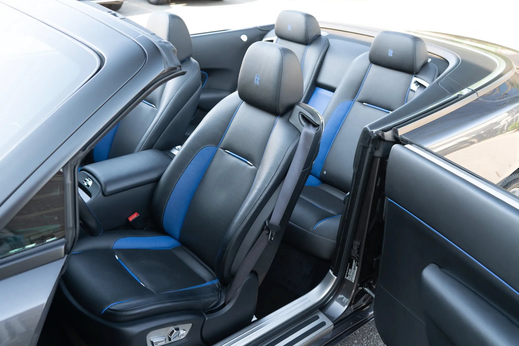Used 2017 Rolls-Royce Dawn RWD image 53