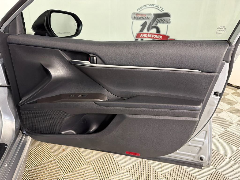 Used 2023 Toyota Camry SE image 14