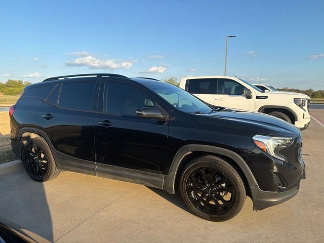 Used 2020 GMC Terrain SLT w/ Preferred Package FWD image 1