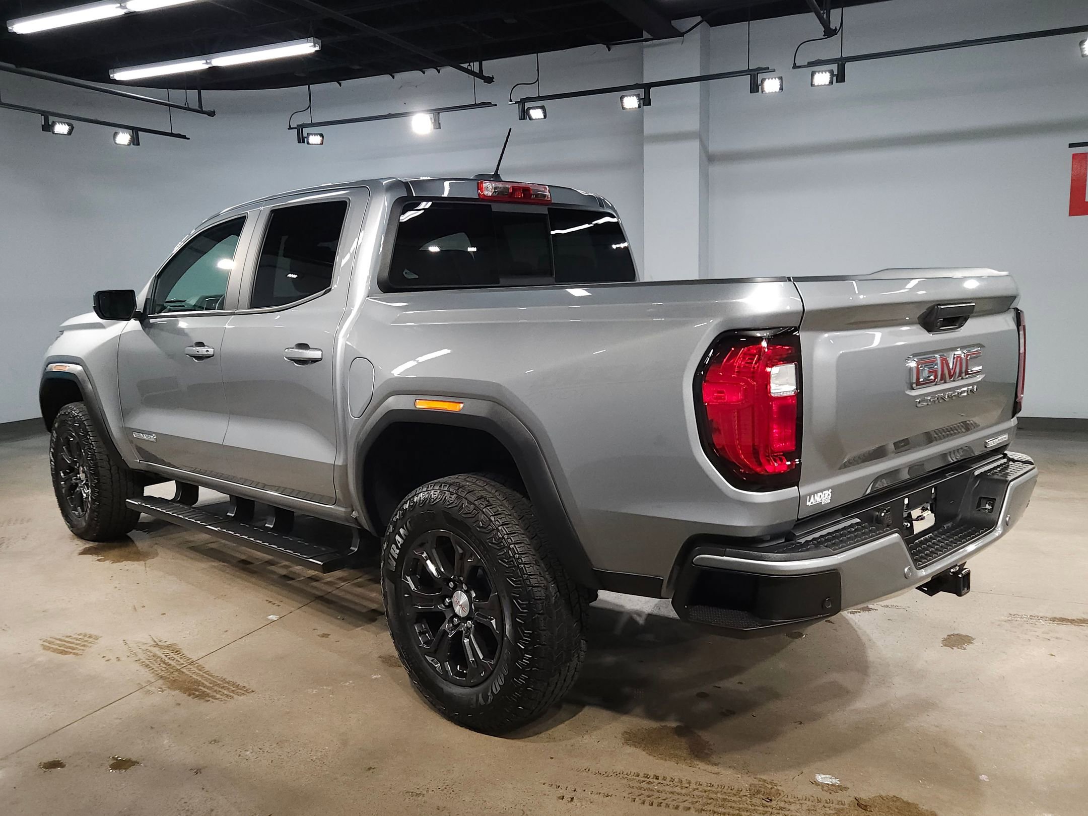 Used 2024 GMC Canyon Elevation w/ Elevation Premium Package image 5