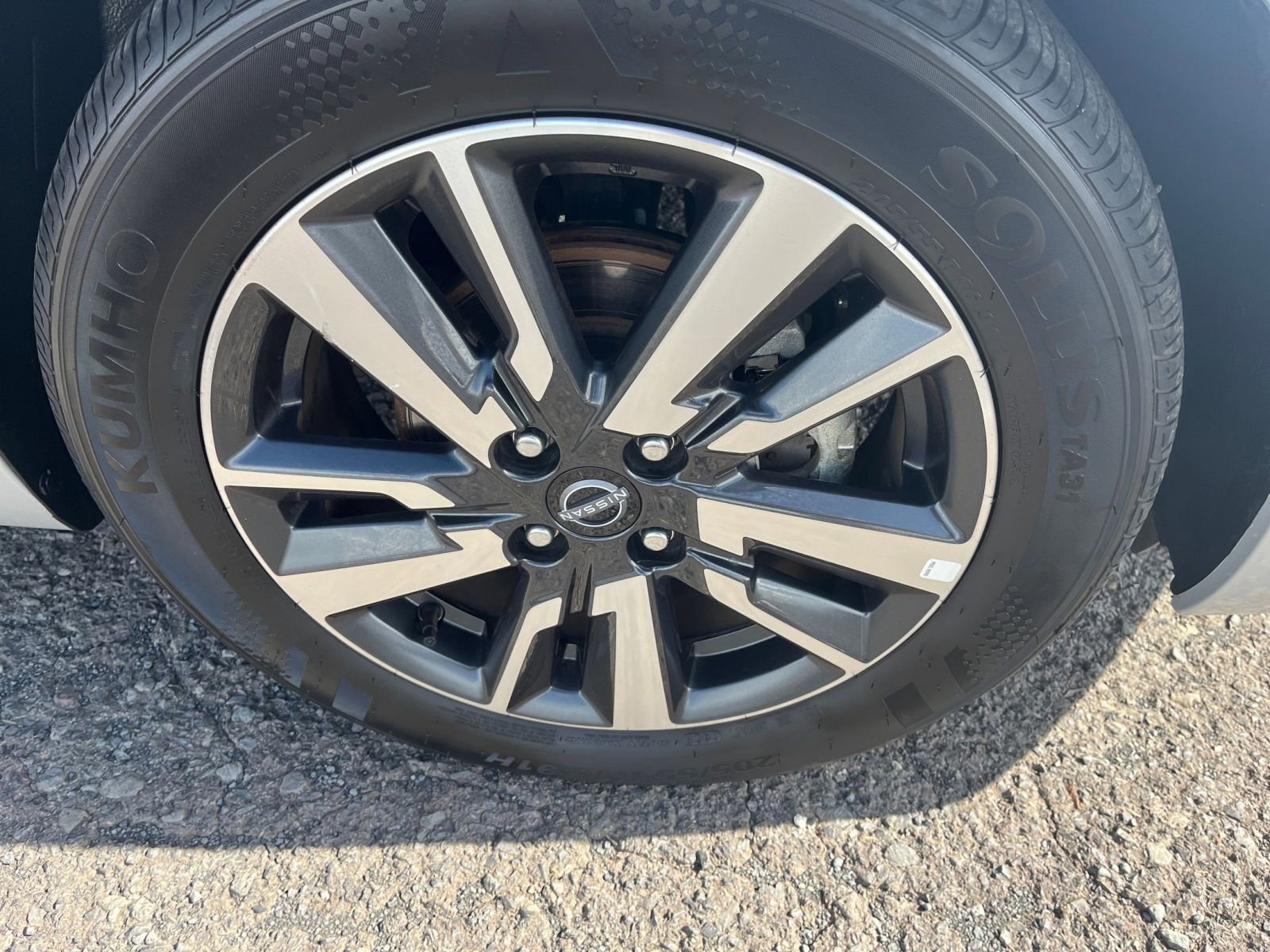 Used 2025 Nissan Versa SV FWD image 24