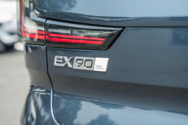 Certified 2025 Volvo EX90 Ultra AWD/4WD image 8