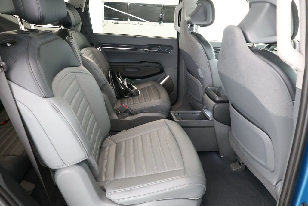 Used 2024 Kia EV9 Land image 25