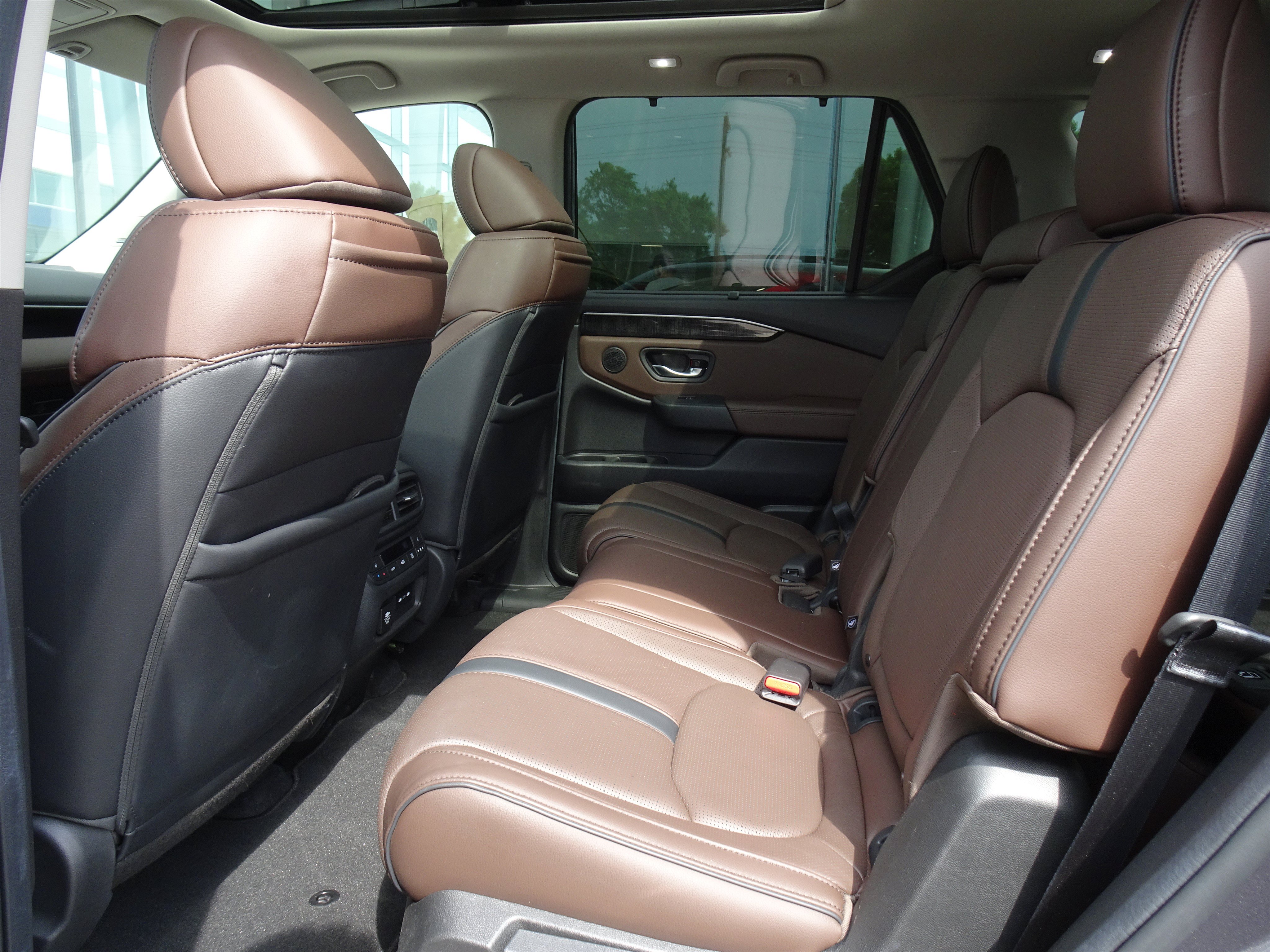 Used 2025 Honda Pilot Elite image 16
