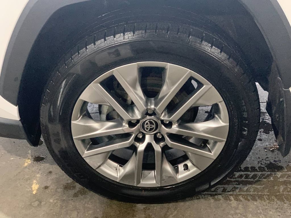 Used 2023 Toyota RAV4 XLE Premium image 9