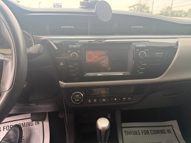 Used 2015 Toyota Corolla LE FWD image 23