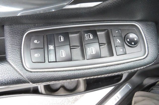 Used 2021 RAM 1500 Laramie AWD/4WD image 14